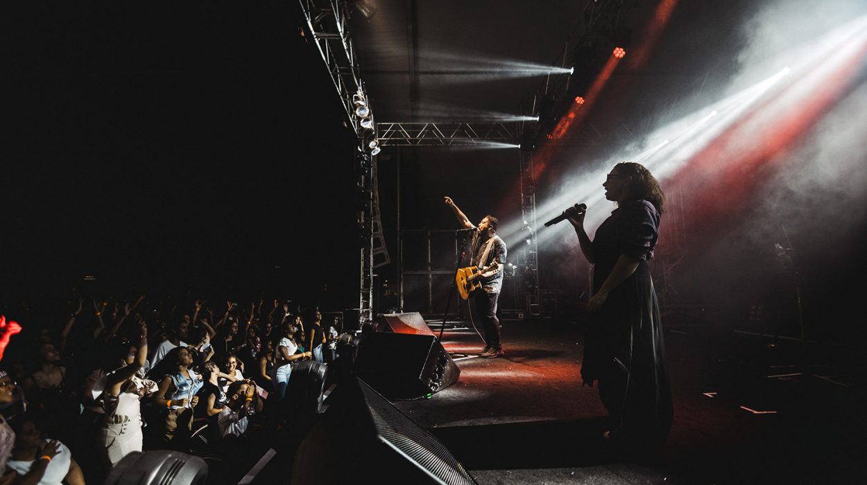 Fernandinho e Paula Faz Chover Cantor Gospel